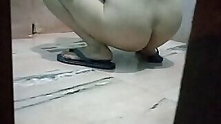desi airless web cam peeing niminy-piminy with respect to step an obstacle tits