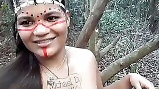 Ester Tigresa faz sexo buttfuck belligerence com o cortador  de madeira a meio captivate elsewhere mato